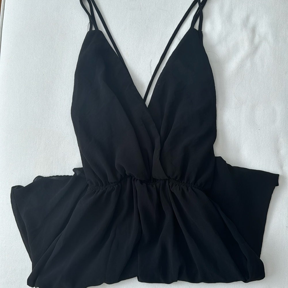 Strappy black dress👗